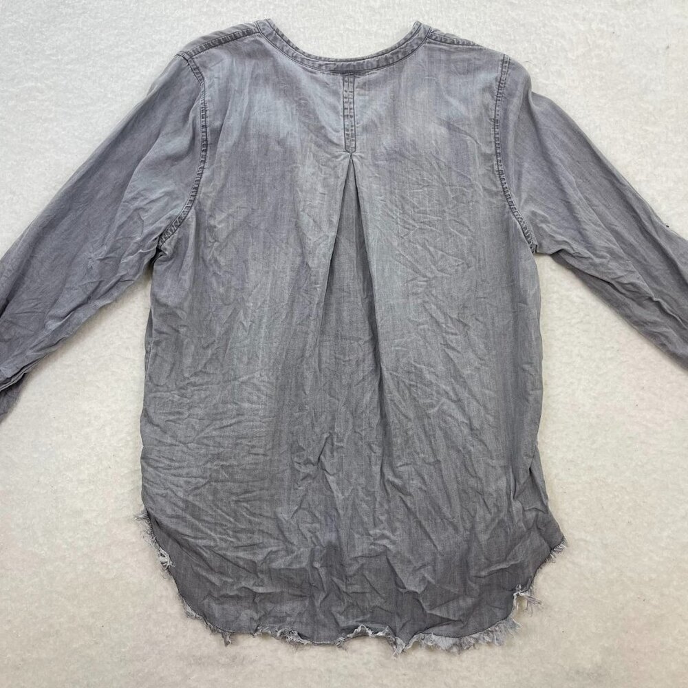 Hester & Orehard Tencel Button Split Neck Fringe Top Gray Size M - Picture 3 of 7